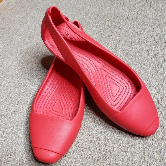 CROCS Iconic SIENNA Size 11 Comfort FLATS Red FLAME Lightweight CASUAL Ballet - Picture 1 of 8